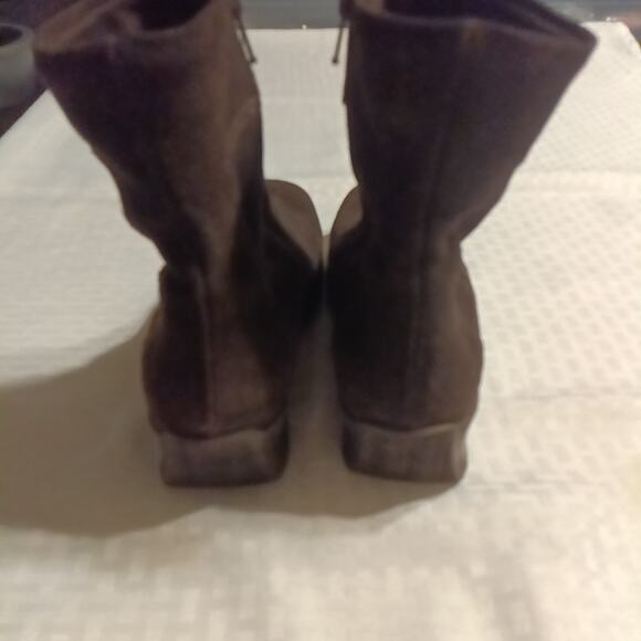 La Canadienne Women's Dark Brown Suede Wedge Ankle Boots, Side Zip, Size 9M - Picture 5 of 7